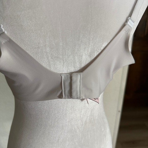 Victoria's Secret Love Cloud Smooth Lightly Lined Full-Coverage Bra White 38D - Picture 10 of 14